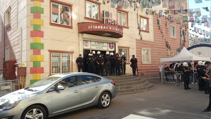 Diyarbakır HDP il binasına polis baskını