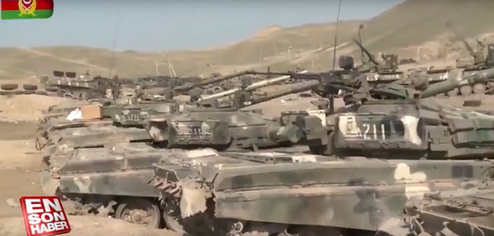 Azerbaycan'ın Karabağ'da ele geçirdiği tanklar