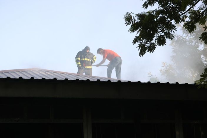 Diyarbakır'da gelişigüzel attıkları izmarit, yangın çıkardı