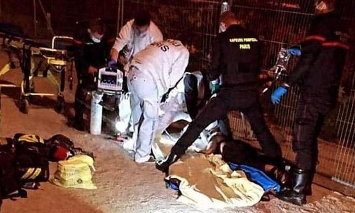 Paris'te başörtülü 2 kadına bıçaklı saldırı