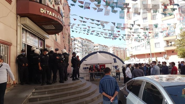 Diyarbakır'da HDP Yenişehir ilçe eş başkanlarına gözaltı