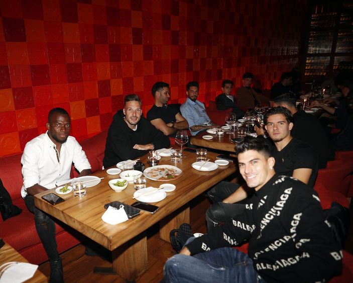 Fenerbahçeli oyuncular, Trabzon maçı öncesi moral yemeği yedi