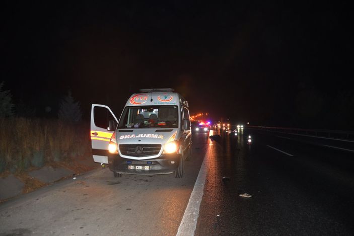 Adana'da yolun karşısına geçecekti: Birçok araç çarptı