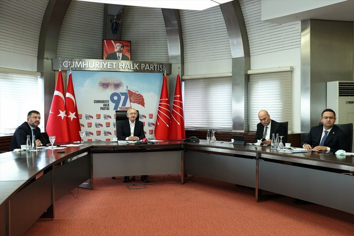 Kemal Kılıçdaroğlu, üniversiteli işsizlerle görüştü