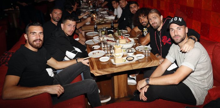 Fenerbahçeli oyuncular, Trabzon maçı öncesi moral yemeği yedi