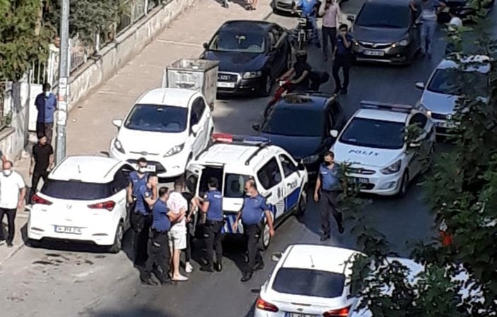 Mersin'de terörden aranan şüpheli, otomobilden çıktı