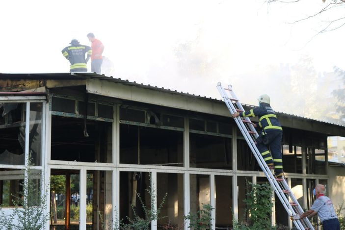Diyarbakır'da gelişigüzel attıkları izmarit, yangın çıkardı