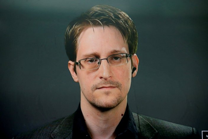 Rusya, eski CIA ajanı Snowden’a kalıcı oturma izni verdi