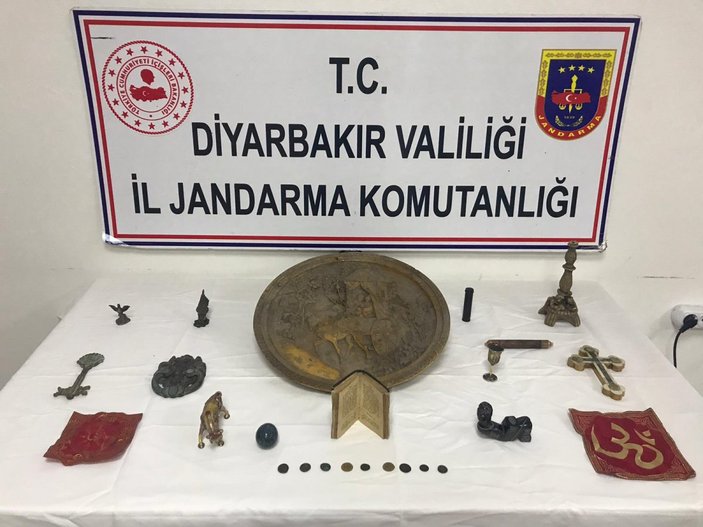 Diyarbakır'da tarihi eser kaçaklarına suçüstü operasyon: 3 gözaltı