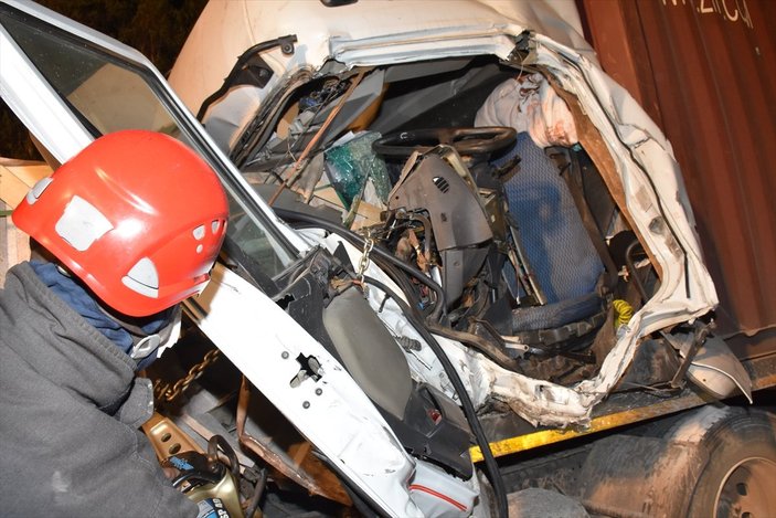 Aydın'da iki tır çarpıştı: Sürücü öldü