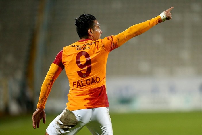 10 kişi kalan Galatasaray, BB Erzurumspor'u yendi