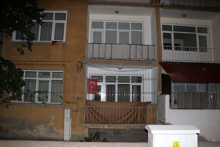 Kayseri'de kocasının bıçakladığı kadın, balkondan atladı