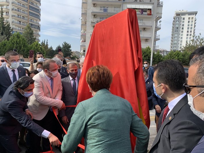 Meral Akşener, İzmir'de abisinin ismi verilen parkın açılışında ağladı