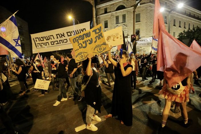 a Binyamin Netanyahu’ya yolsuzluk protestosu devam ediyor