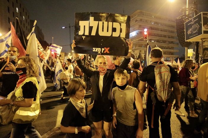 a Binyamin Netanyahu’ya yolsuzluk protestosu devam ediyor