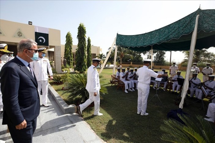 Milli Savunma Bakanı Hulusi Akar, Pakistan’da Mehter Marşı'yla karşılandı