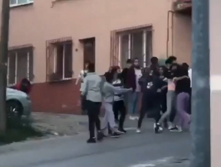 Bursa'da liseli kızların erkek kavgası