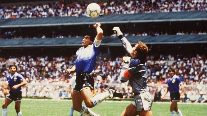 Maradona: İngiltere'ye bir de sağ elimle gol atmak isterdim