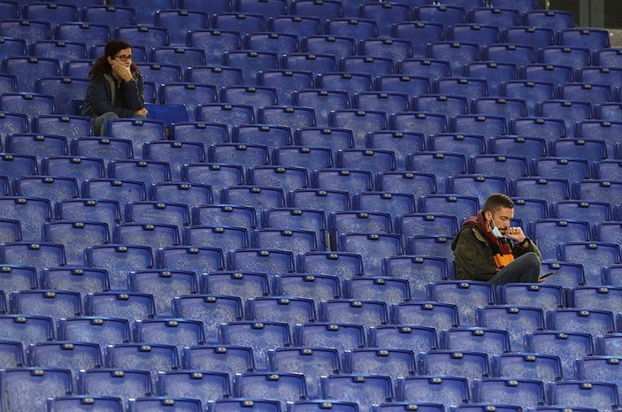 İtalya'da stadyumlar yeniden kapanıyor
