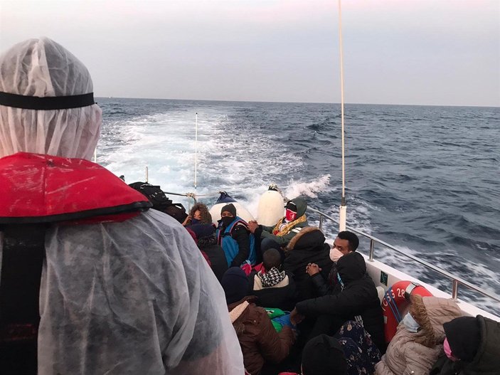 Yunanistan'ın ölüme terk ettiği 34 kaçak göçmen kurtarıldı
