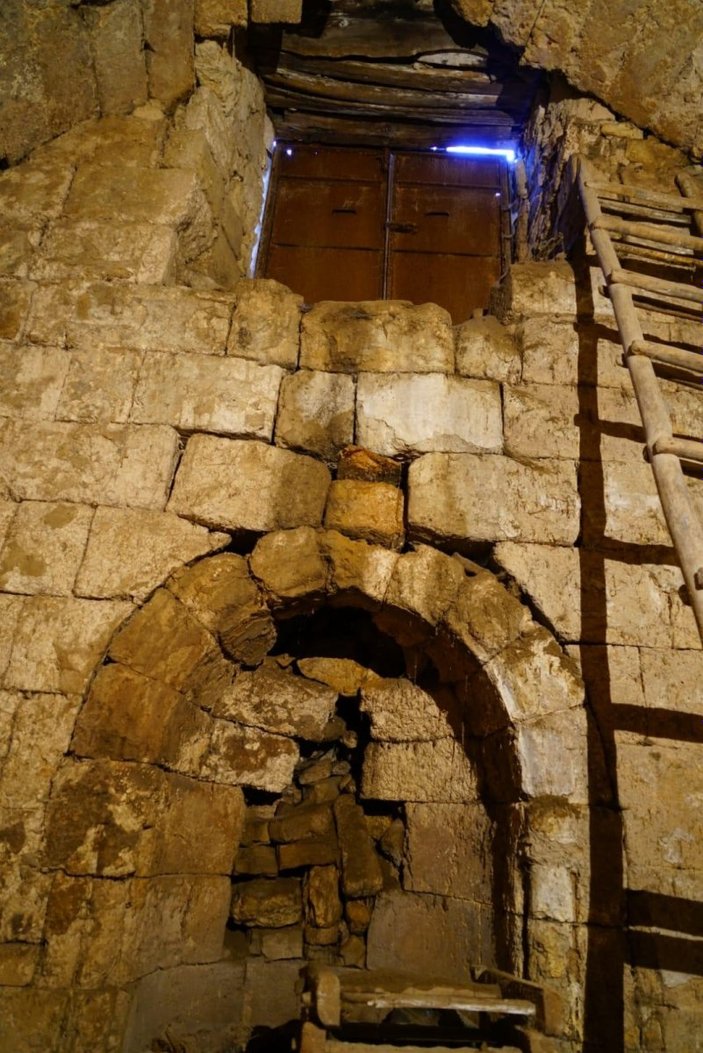 Mardin'de 1700 yıllık kilise satışa çıkarıldı