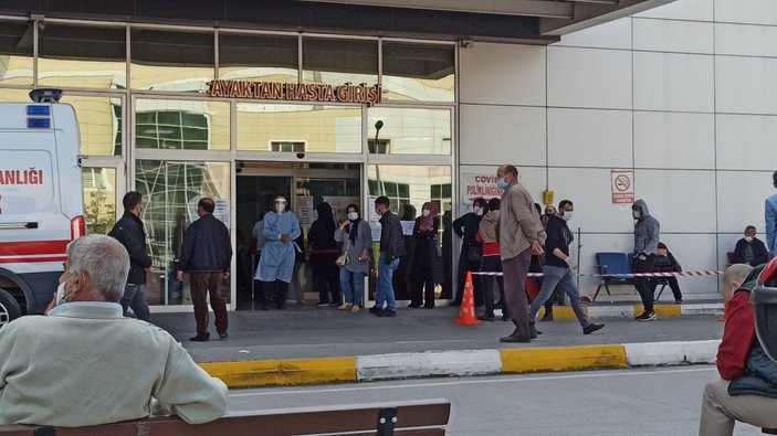 Bursa'da metrelerce koronavirüs kuyruğu