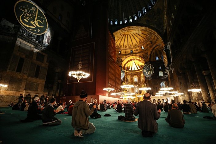 Ayasofya Camii'nde 86 yıl sonra Mevlit Kandili