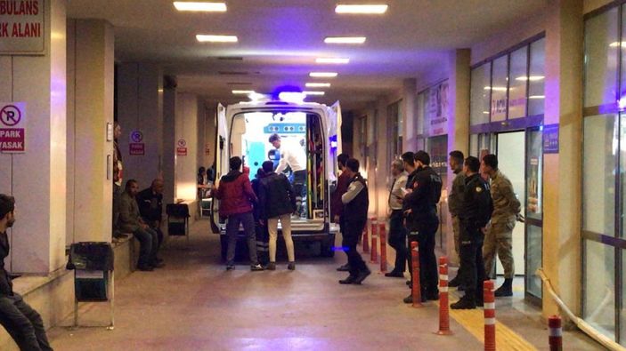 d Ceylanpınar’da tarım işçilerini taşıyan minibüsün devrildi: 1 ölü, 11 yaralı