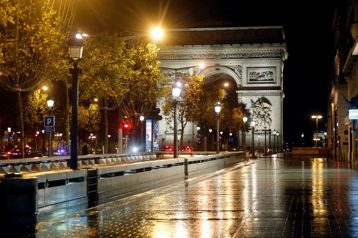 Fransa'da sokağa çıkma yasağı ilan edildi