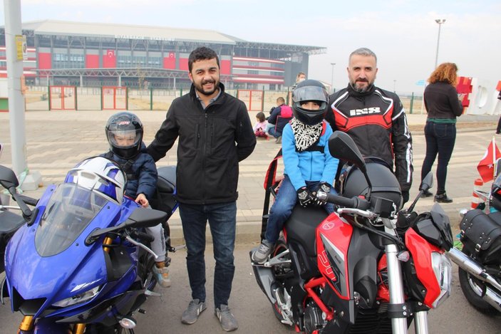 Diyarbakır'da Türk bayraklı motosikletlerle 29 kilometrelik konvoy