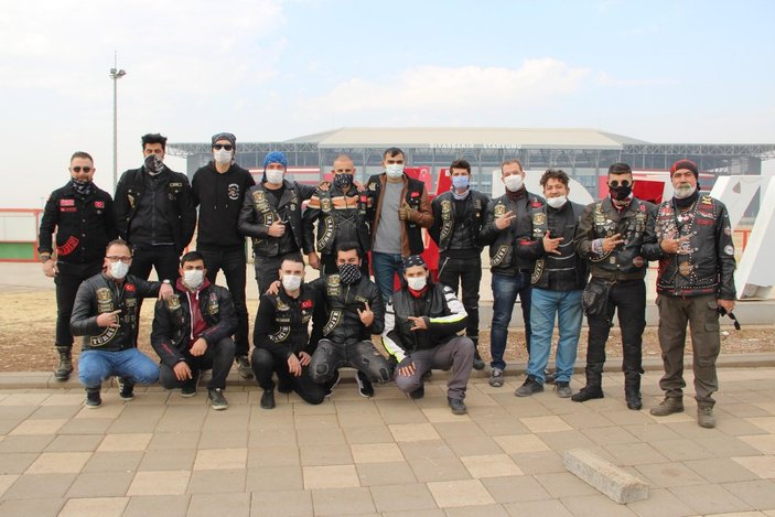 Diyarbakır'da Türk bayraklı motosikletlerle 29 kilometrelik konvoy