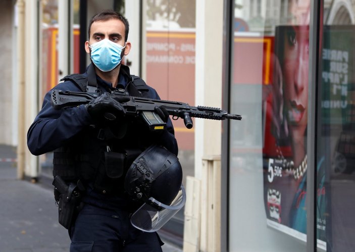 Fransa'da kilise yakınında bıçaklı saldırı