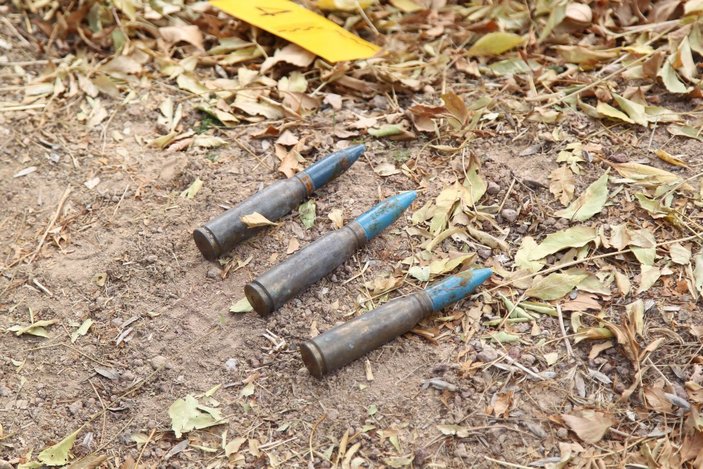 Konya'da belediye işçisi temizlik yaparken uçaksavar mermileri buldu