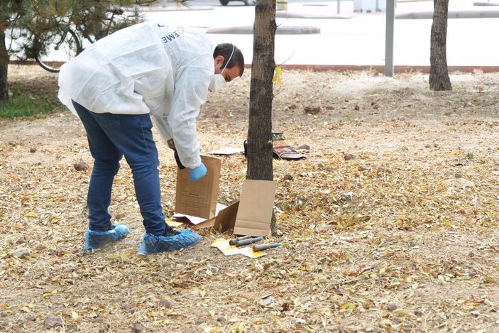 Konya'da belediye işçisi temizlik yaparken uçaksavar mermileri buldu