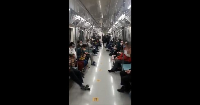 Yenikapı Hacıosman metrosunda, 19:23'te İstiklal Marşı okundu