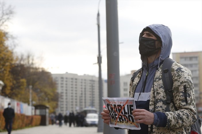 Rusya’da Müslümanlar, Emmanuel Macron’u protesto etti