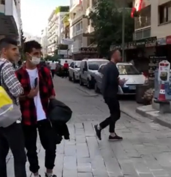 İzmirliler depremin ardından sokağa döküldü