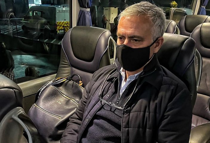 Yenilgi sonrası Mourinho oyuncularına otobüsten seslendi