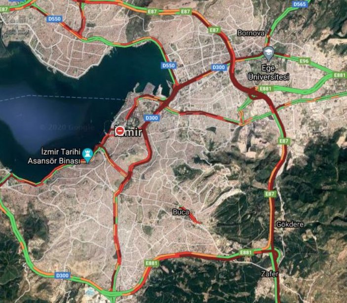 İzmir'de deprem sonrası trafik kilitlendi