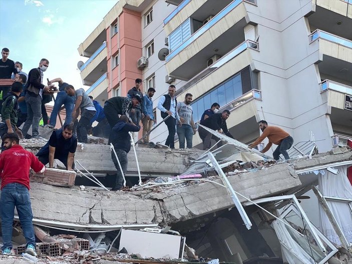 TJK, İzmir'deki depremin ardından Şirinyer Hipodromu'nu halkın kullanımına açtı