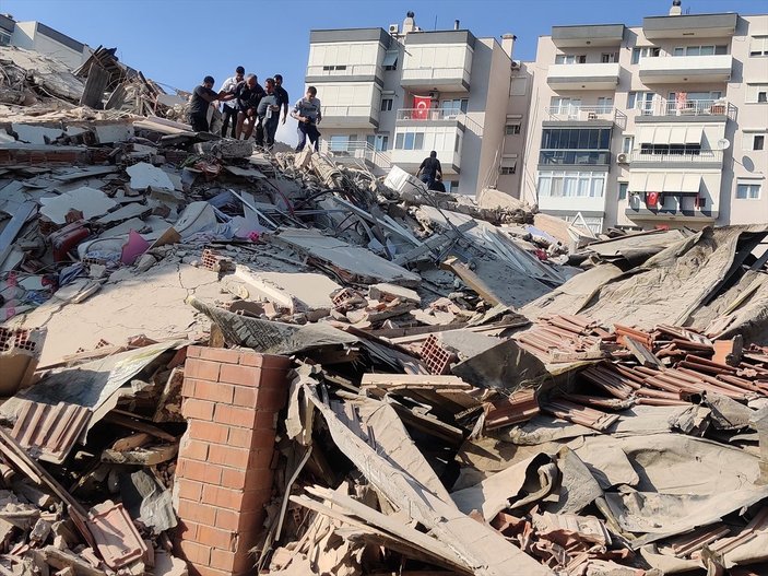 İzmir'de deprem sonrası çok sayıda artçı meydana geldi