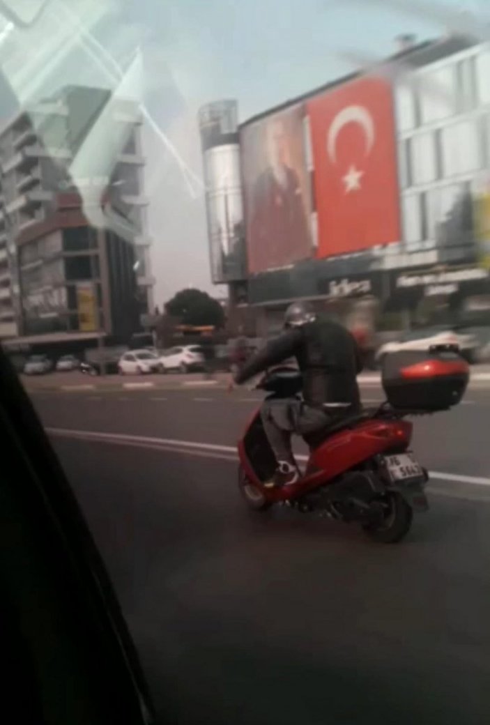 Bursa'da at koşturur gibi motor süren bir kişi kameralara böyle yakalandı