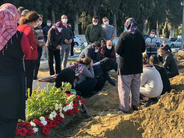 İzmir’deki depremde hayatını kaybeden Buse Demir, toprağa verildi