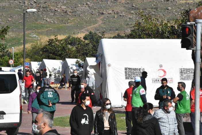İzmir'de depremzedeler için kurulan çadır kentler havadan görüntülendi