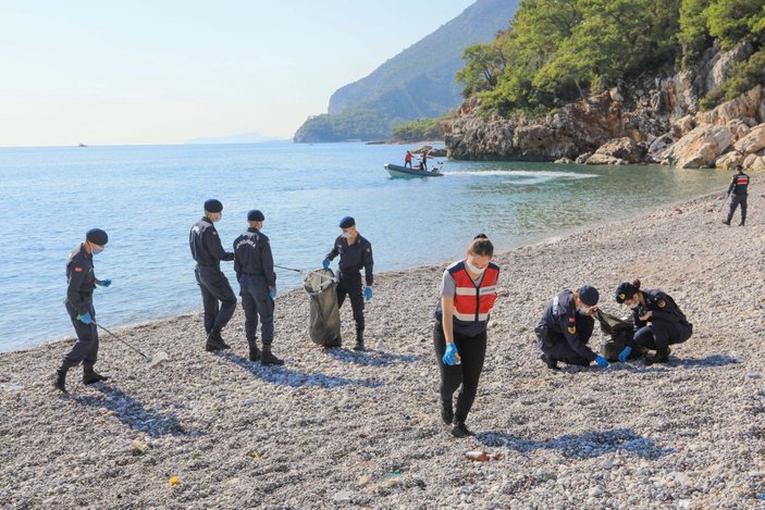 Antalya'da girişi yasaklanan mesire alanından 240 torba çöp çıktı