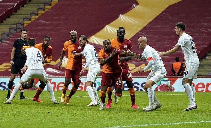 Galatasaray'da Marcao ve Saracchi sakatlandı