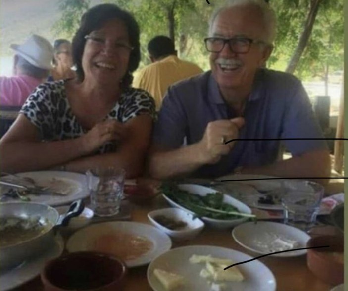 İzmir'de yaşlı adamı enkazdan kurtaran ekip: Mutluluktan kendimizi kaybettik