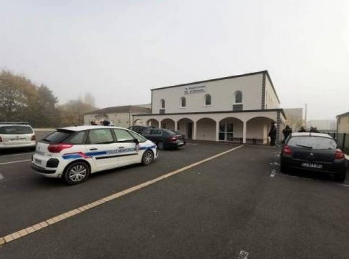 Fransa’da camilere saldırılar