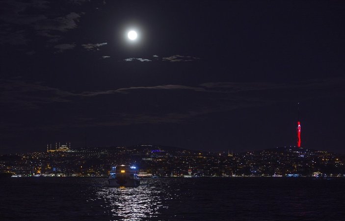 Türkiye'den Mavi Ay manzaraları