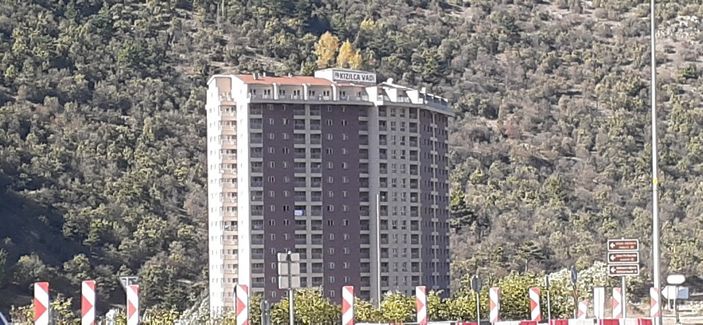 Ankara'da 17 yaşındaki Gamze Açar, otelin 5. katından düşerek şüpheli şekilde öldü